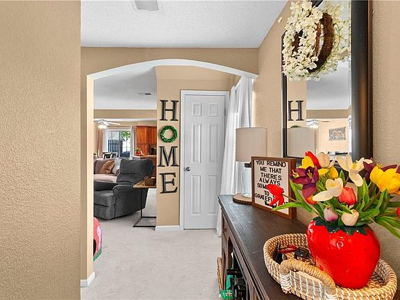 5th image of 1302 NW Hidden Ridge Cir