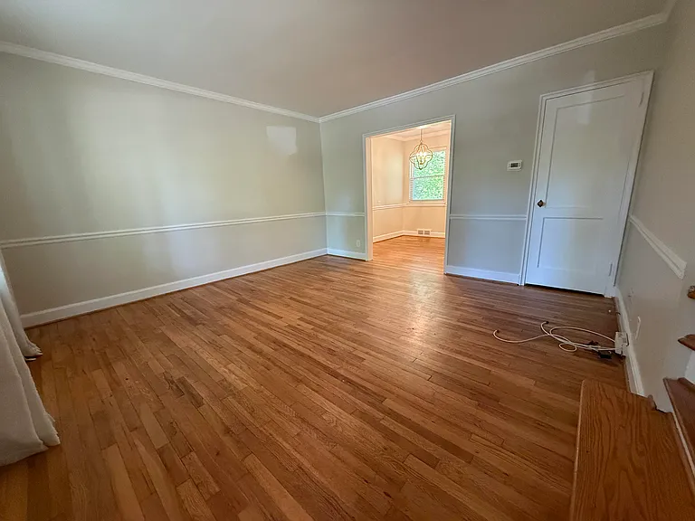 2625 B Greenbrier Rd — Photo 2