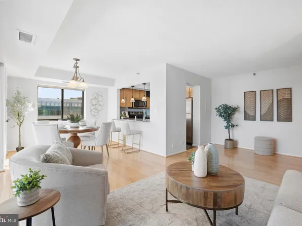 900 N Stafford St APT 1719, Arlington, VA 22203