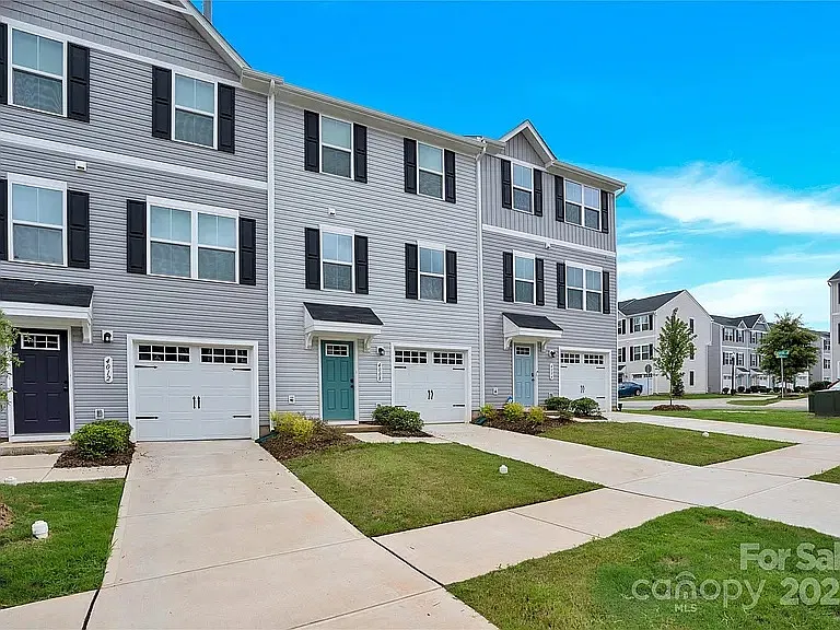 4008 Haldane — Photo 2