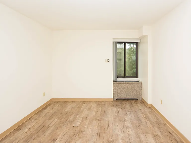 Lakewood Apartments — Photo 33
