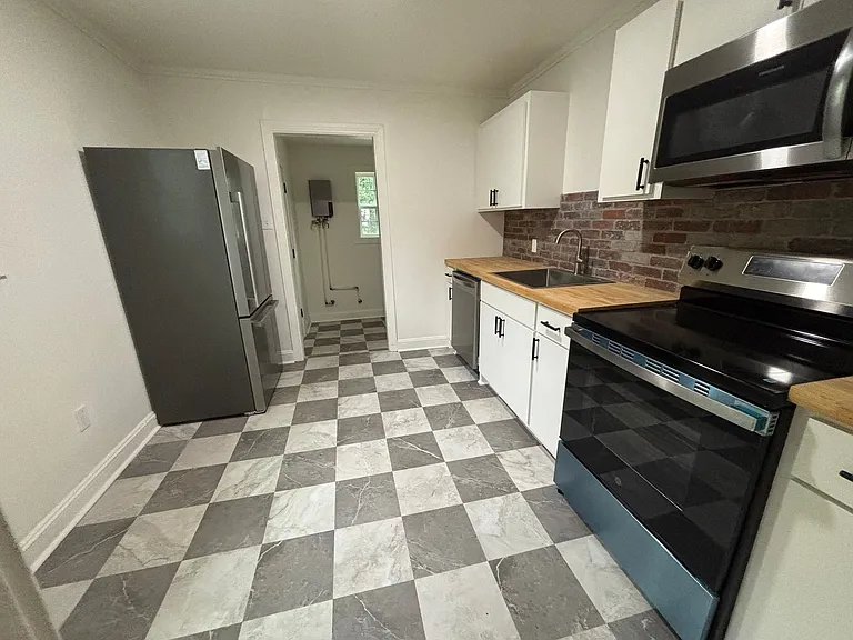 213 Kelly St — Photo 14