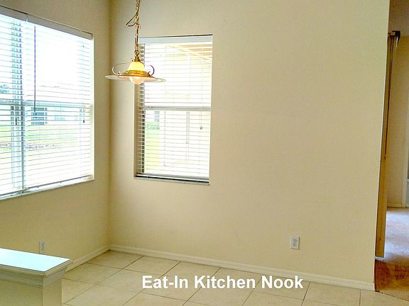 Kitchen Nook/ Eat-In Area