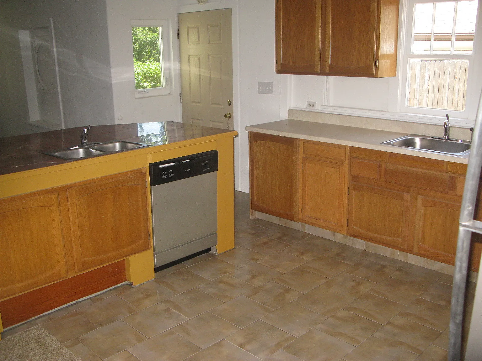 2 bed, 1250 sqft, $1,750 — Photo 1