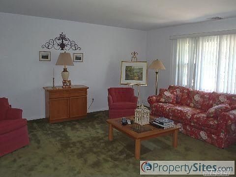 3rd image of 14 Pine Edge Dr