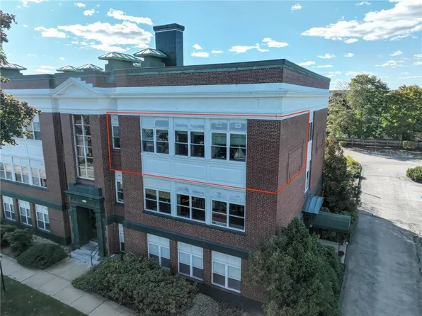 140 High St APT 310, Westerly, RI 02891