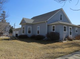 614 3rd St E, Edgeley, ND 58433