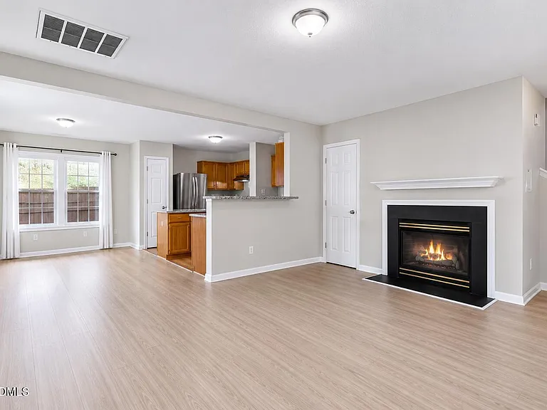 815 Homestead Park Dr — Photo 2