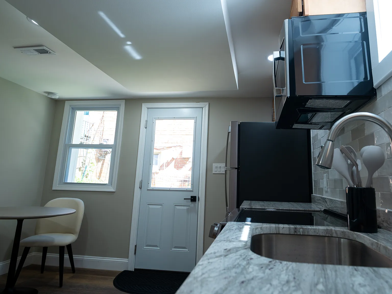 2 bed, 1500 sqft, $2,400 — Photo 2