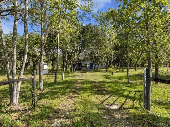 1261 W Caracas Ln, Lecanto, FL 34461