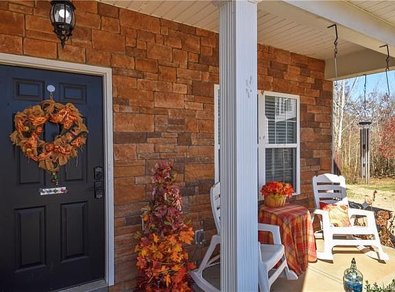 2nd image of 140 Thomas Springs Dr