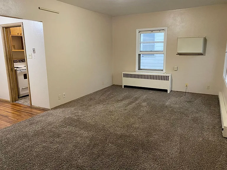 227 Central Ave S — Photo 3