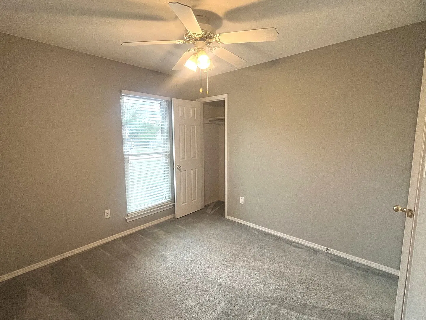 Beautiful 3 bedroom 1.5 Bath home — Photo 4