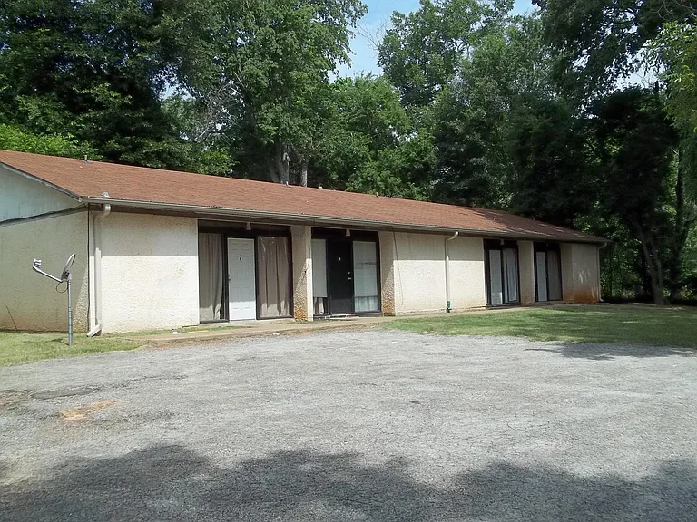 513 W Bowie St #C — Photo 1
