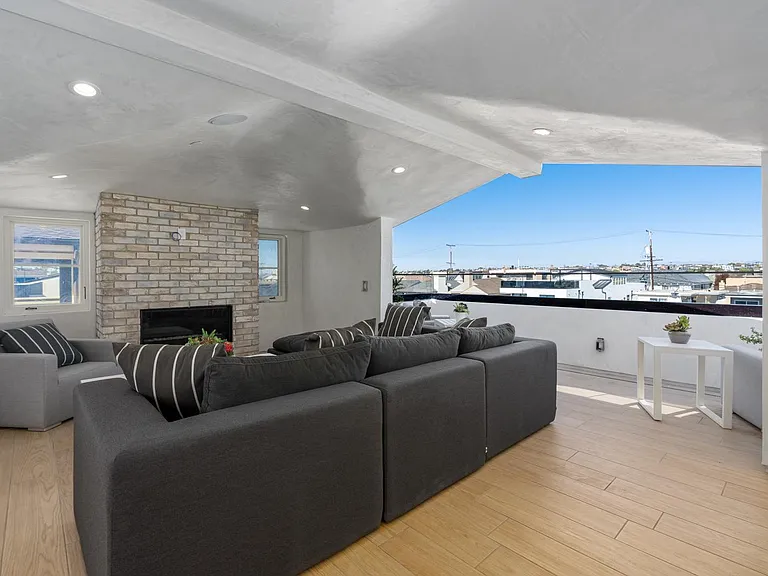 1025 W Balboa Blvd — Photo 43