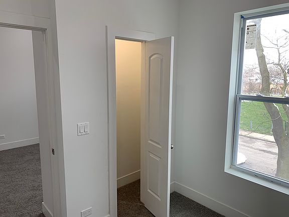3rd image of 371 N Avers Ave