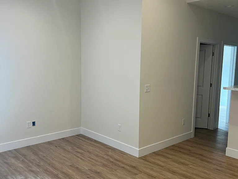 409 Court Yard Ln — Photo 39