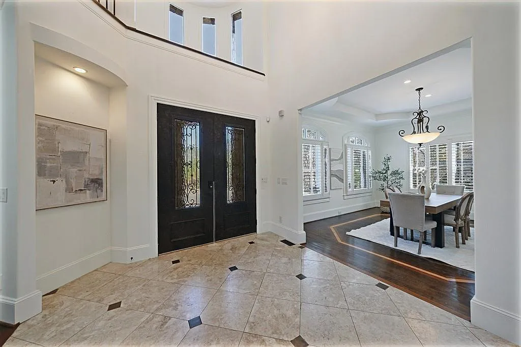7 bed, 7.5 bath, 8271 sqft, $8,000 — Photo 3