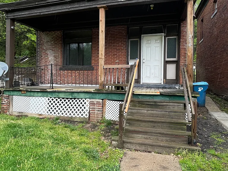 1250 Blackadore Ave — Photo 1