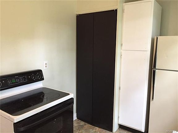 5th image of 18 N Linden Ave