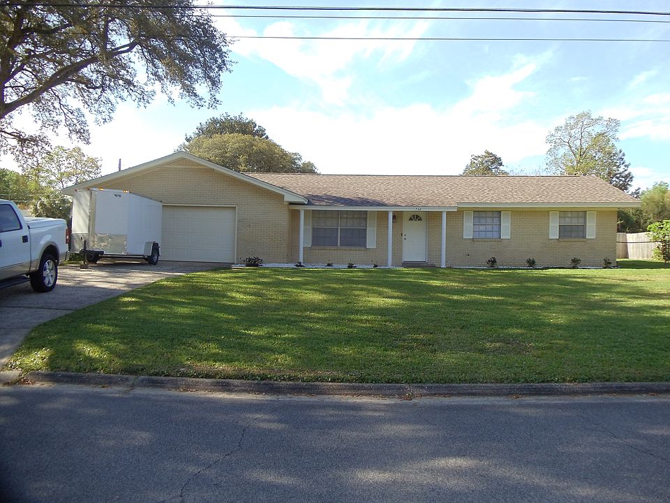 1st image of 734 Bradford Dr
