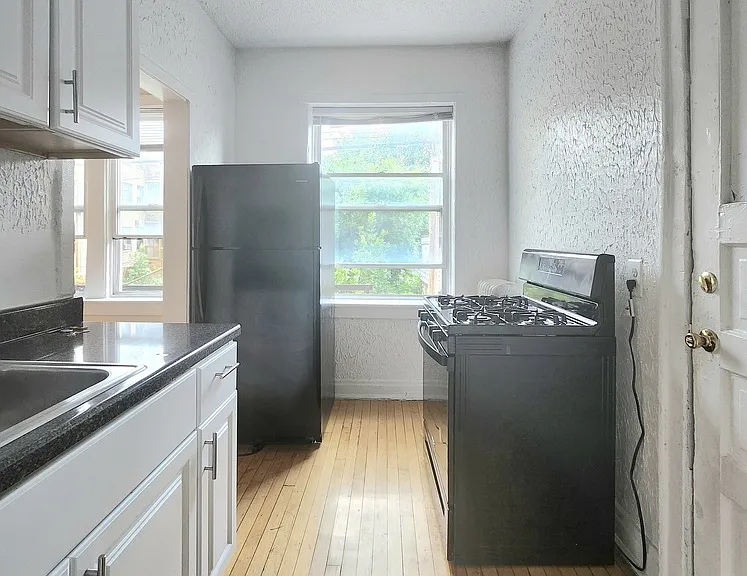 1916 N Drake Ave #1E — Photo 2
