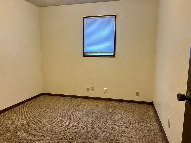 903 Windwood Dr #D — Photo 8
