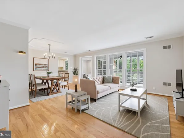 5717 Brewer House Cir APT 202, Rockville, MD 20852