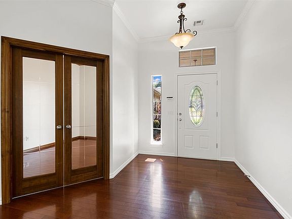 3rd image of 731 Napol Ave