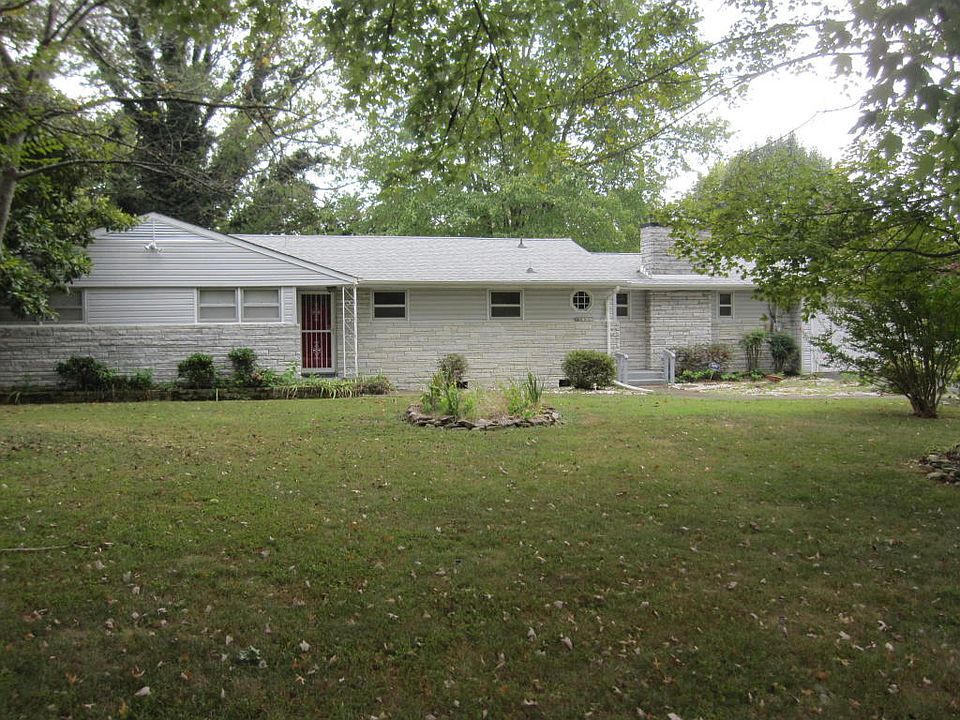 1st image of 600 Centeroak Dr