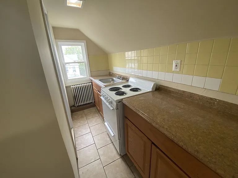 114 Joyce Kilmer Ave — Photo 5