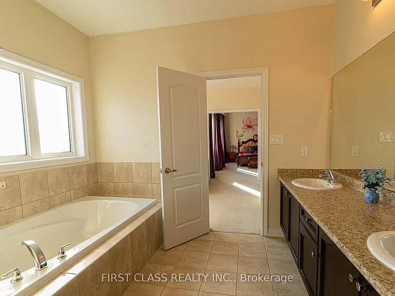 60 Wozniak Cres — Photo 20