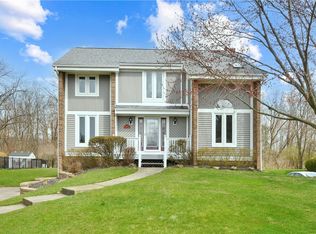 10011 Pine Ridge Dr, Wexford, PA 15090
