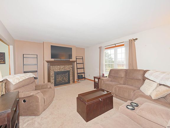 3rd image of 15 Timber Dr