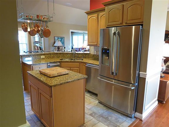 5th image of 240 Park Lakes Dr