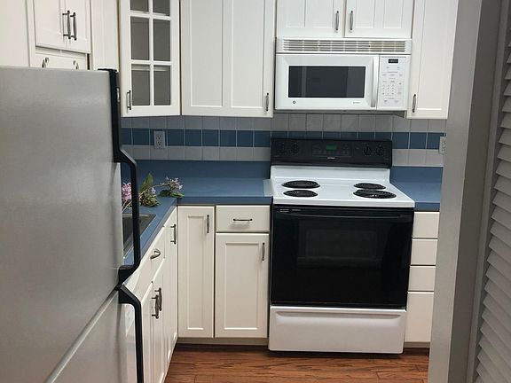 2nd image of 611 Center St APT T2