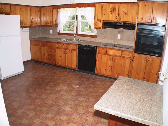 Kitchen w/ Updated Amenities