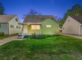 898 E Barrett Ave, Madison Heights, MI 48071