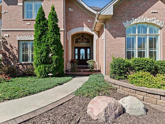 2nd image of 923 Claymark Dr