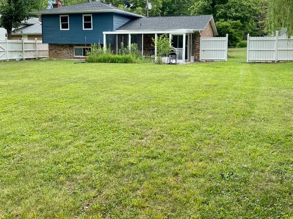 2nd image of 3582 Mack Rd