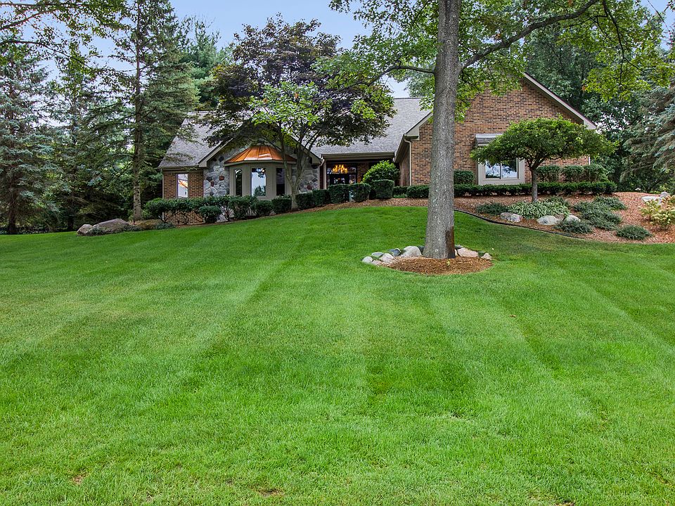 1st image of 687 Heritage Dr