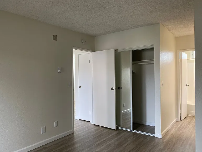 Cabana Apartments — Photo 13