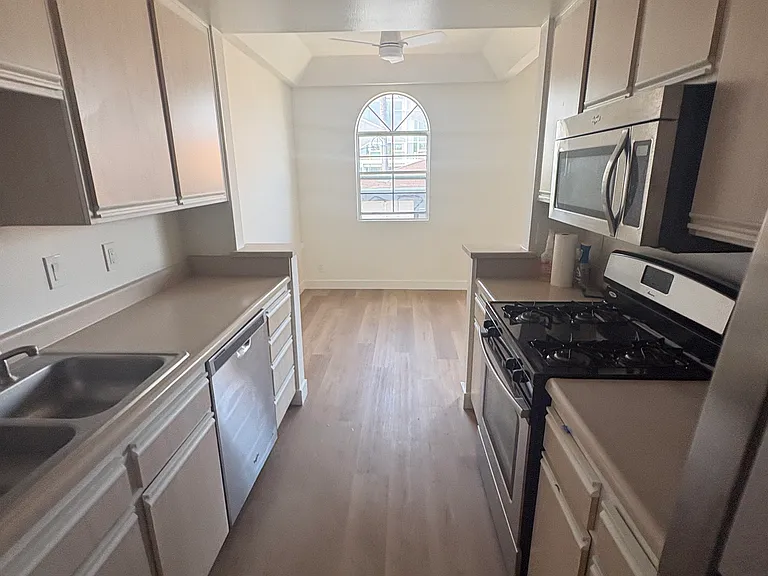 753 Wilcox Ave #7 — Photo 10