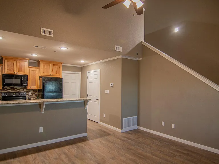 Creekside Apartments — Photo 25