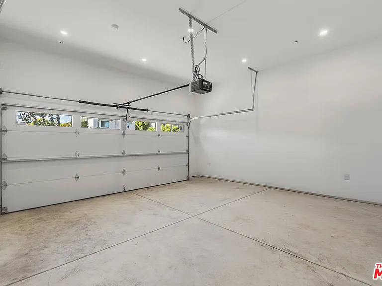 824 N Orange Grove Ave — Photo 29