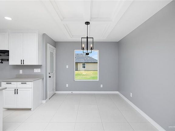 5th image of 816 Juan Seguin St