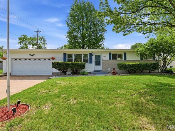 2310 Orleans Ln, Florissant, MO 63031