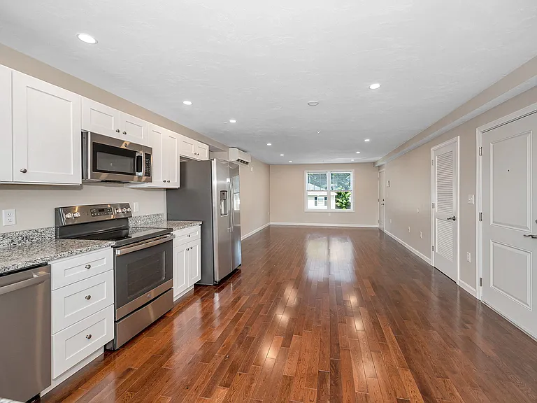Princeton Court Apartments — Photo 2
