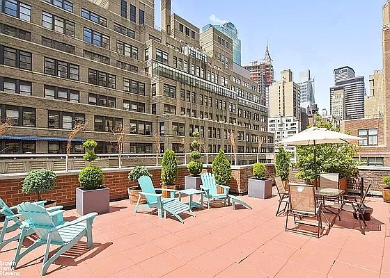 5th image of 321 E 45th St APT 6J