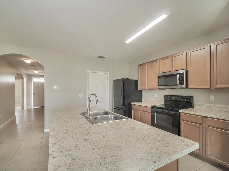 218 SE 8th St — Photo 7